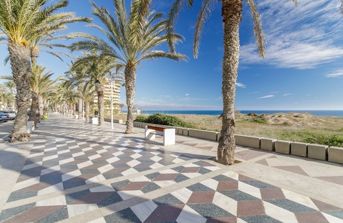 Els Arenals del Sol House | Holiday Home 'Los Arenales Al Sol' with Sea View, Wi-Fi and Air Conditioning