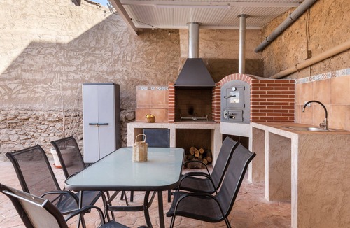 Caravaca de la Cruz House | Holiday Home "Casa Moya" with Mountain View, Private Pool & Wi-Fi