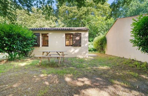 Calviac-en-Perigord House | Holiday Home "Maison 4 Personnes" with Shared Pool
