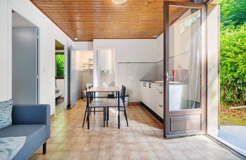 Calviac-en-Perigord House | Holiday Home "Maison 4 Personnes" with Shared Pool