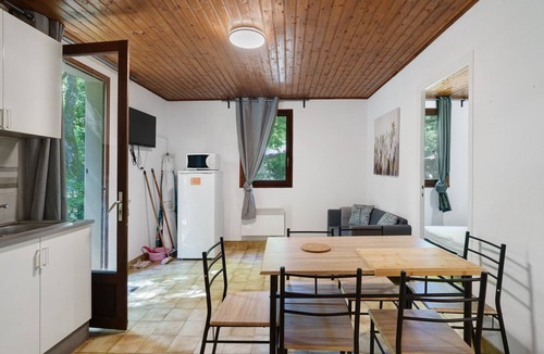 Calviac-en-Perigord House | Holiday Home “Maison 6 Personnes” with Shared Pool