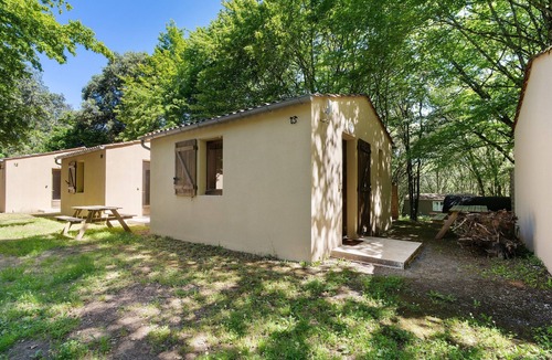 Calviac-en-Perigord House | Holiday Home "Maison 2 Personnes" with Shared Pool
