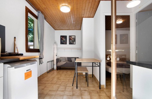 Calviac-en-Perigord House | Holiday Home "Maison 2 Personnes" with Shared Pool