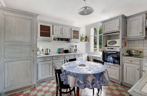 Fontevraud-l'Abbaye House | Holiday Home “La Maison De Vacances” with Private Terrace, Garden, and Wi-Fi