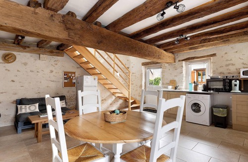 Huisseau-sur-Cosson House | Holiday Home 'Gîte La Petite Maison' with Wi-Fi