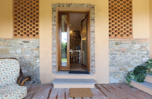Barberino di Mugello House | Holiday Home 'Iris' with Shared Garden, Wi-Fi and Air Conditioning