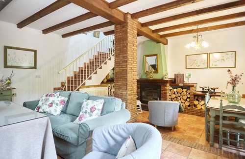 Alcaudete House | Holiday Home 'Alojamiento Rural Marien' with Mountain View, Pool, Garden & Wi-Fi
