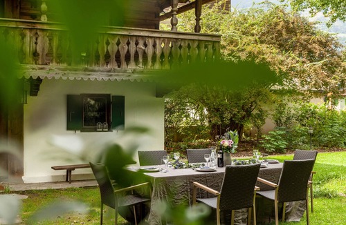 Finsing House | Holiday Home 'Altes Totschenhäusl Am Ziller' with Mountain View, Private Garden and Wi-Fi