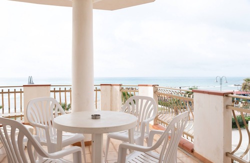 Seccagrande House | Holiday Home 'Appartamento D - Le Terrazze' with Sea View, Wi-Fi and Air Conditioning
