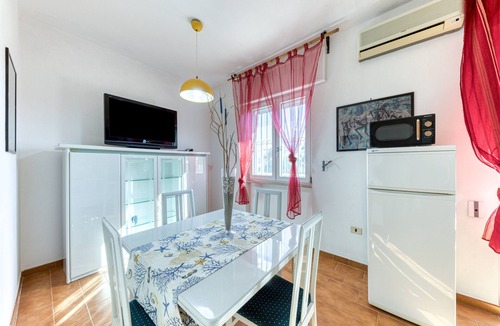 Torre Mozza House | Holiday Home 'Appartamento Fronte Mare' with Air Conditioning