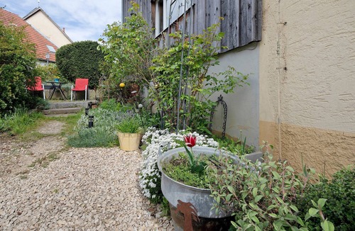 Heldenfingen House | Holiday Home "Bikerhäusle" with Private Garden & Wi-Fi