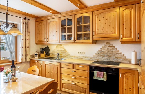 Mittenwald House | Holiday Home 'Bletschers Hoamat' with Mountain View, Private Terrace and Wi-Fi