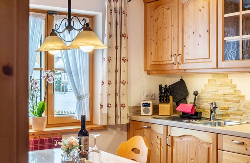 Mittenwald House | Holiday Home 'Bletschers Hoamat' with Mountain View, Private Terrace and Wi-Fi
