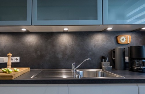 Usingen House | Holiday Home 'Buchfinkennest' with Private Terrace, Private Garden and Wi-Fi