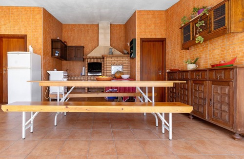 Molares House | Holiday Home 'Casa Cerdeirinhas De Basto' with Mountain View, Private Pool and Wi-Fi