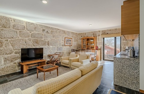 Amares House | Holiday Home 'Casa Feixa Gerês' with Mountain View, Wi-Fi & Air Conditioning