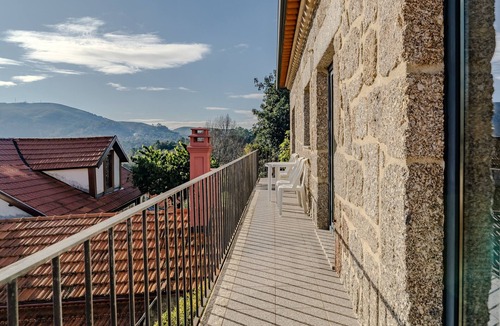 Amares House | Holiday Home 'Casa Feixa Gerês' with Mountain View, Wi-Fi & Air Conditioning