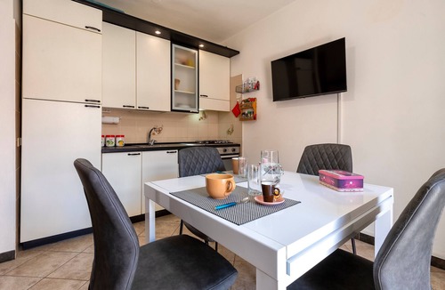 Alghero Apartment | Holiday Home 'Casa 'Sole Del Lido' with Balcony and Air Conditioning