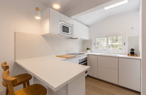 Canyelles House | Holiday Home "Casita Palmeras" with Mountain View, Private Garden & Wi-Fi
