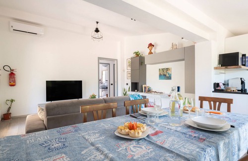Tertenia House | Holiday Home 'Dammar' with Mountain View, Wi-Fi and Air Conditioning