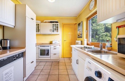 Wesselburenerkoog House | Holiday Home 'Cora' with Private Terrace, Private Garden and Wi-Fi