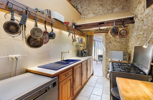 Monflanquin House | Holiday Home 'Domaine Agenas' with Lake View, Private Pool and Wi-Fi