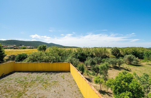 Giba House | Holiday Home 'Domus Luna' with Lake View, Terrace and Air Conditioning