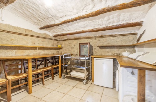 Clariana de Cardener House | Holiday Home 'El Porxet' with Mountain Views, Shared Pool and Wi-Fi