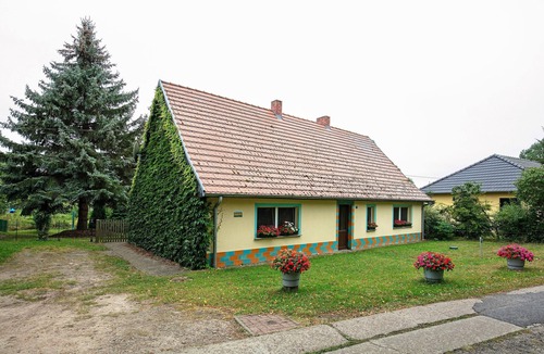 Blankenburg House | Holiday Home 'Ferienhaus Sonnenhof' with Private Terrace, Private Garden and Wi-Fi