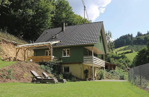 Oberharmersbach House | Holiday Home 'Froschkönig' with Shared Terrace, Shared Garden and Wi-Fi