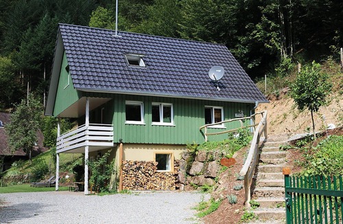 Oberharmersbach House | Holiday Home 'Froschkönig' with Shared Terrace, Shared Garden and Wi-Fi