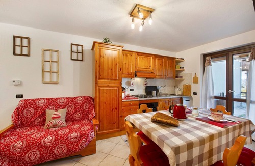 Saint-Vincent House | Holiday Home 'Gioiello Col De Joux' with Mountain View, Private Garden and Wi-Fi