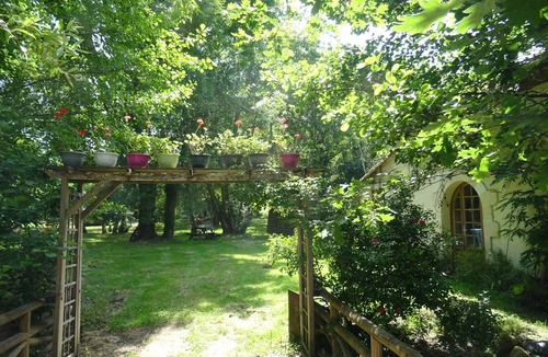 Gaillan-en-Medoc House | Holiday Home "Gîte De La Cascade" with Private Pool, Garden, and Wi-Fi