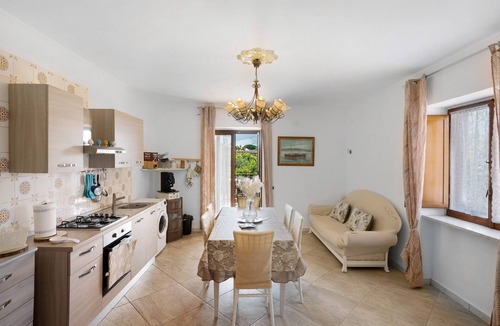 Ercolano House | Holiday Home 'Holydayshouse' with Mountain View, Wi-Fi and Air Conditioning