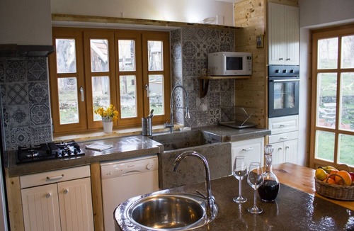 Presika House | Holiday Home in Bunjevci with Sauna & Garden