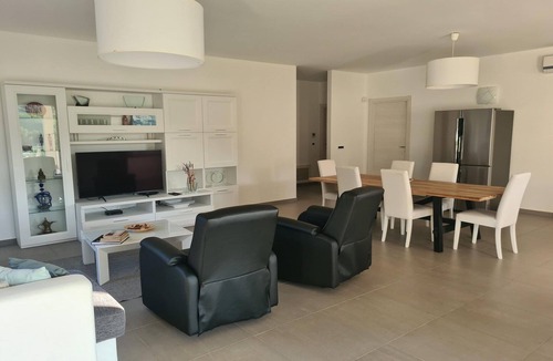 Leonforte House | Holiday Home in Leonforte with Private Pool