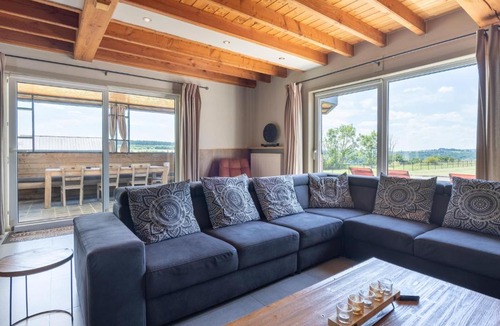 Nadrin House | Holiday Home in Nadrin Filly with Garden