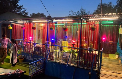 Dal Lake Hotel | Holiday Home