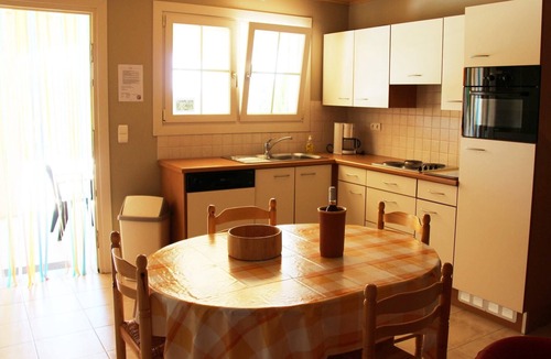Chassagnes House | Holiday Home in Toulon with Pool & Beach Nearby