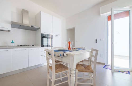 Punta Prosciutto Villa | Holiday home with veranda and parking near the sandy beach of Punta Prosciutto
