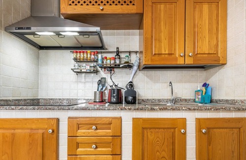Terra Mala House | Holiday Home ‘Villino sul mare’ next to the Sea with Wi-Fi, Air Conditioning, Garden & Terrace; Parking Available
