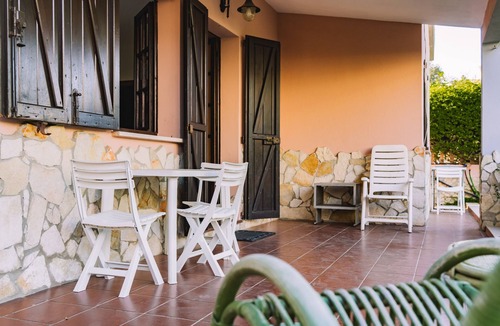 Quartu Sant'Elena House | Holiday Home 'Villa Carola' with Mountain View, Wi-Fi and Air Conditioning