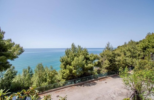 San Mauro Cilento House | Holiday Home 'La Casa Sulla Scogliera Piccola' with Sea View, Private Terrace and Air Conditioning