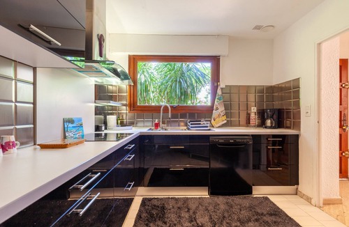 Le Mourillon House | Holiday Home “Jolie Maison Proche Plage” with Pool, Mountain View and Wi-Fi