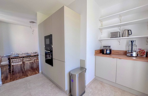 Guilvinec House | Holiday Home “Ker Lenevez - In the Heart of Guilvinec” with Private Terrace, Garden & Wi-Fi