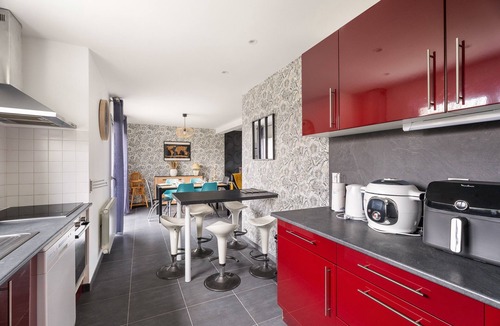 Dinard House | Holiday Home 'Ker Marjac' 3 Stars, Wheelchair Accessible, Hot Tub, Wood Stove, Private Garden & Wi-Fi
