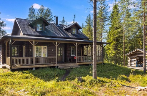 Kuusamo House | Holiday Home Kiehtäjän kuohu by Interhome