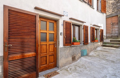 Montefegatesi House | Holiday Home 'La Casina Di Nonno Loriano' with Wi-Fi