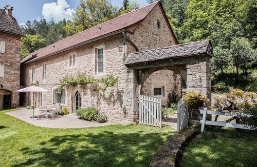 La Rouquette House | Holiday Home 'La Grange De Fonclause' with Forest View, Private Pool and Wi-Fi