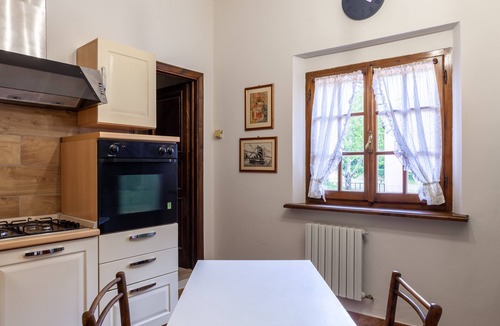 Pieve Fosciana House | Holiday Home 'La Capannina' with Mountain View, Private Terrace and Garden